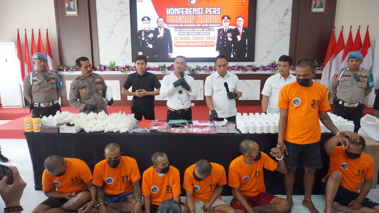 Polres Mojokerto Kota Amankan 7 Tersangka Narkoba, Sita Ratusan Ribu Butir Pil LL dan 67,89 gr Sabu