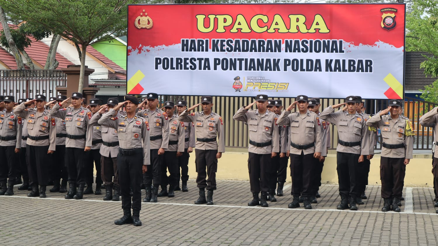 Peringati Upacara Kesadaran Nasional, Polres Probolinggo Kota Ganjar Reward Anggota Berprestasi