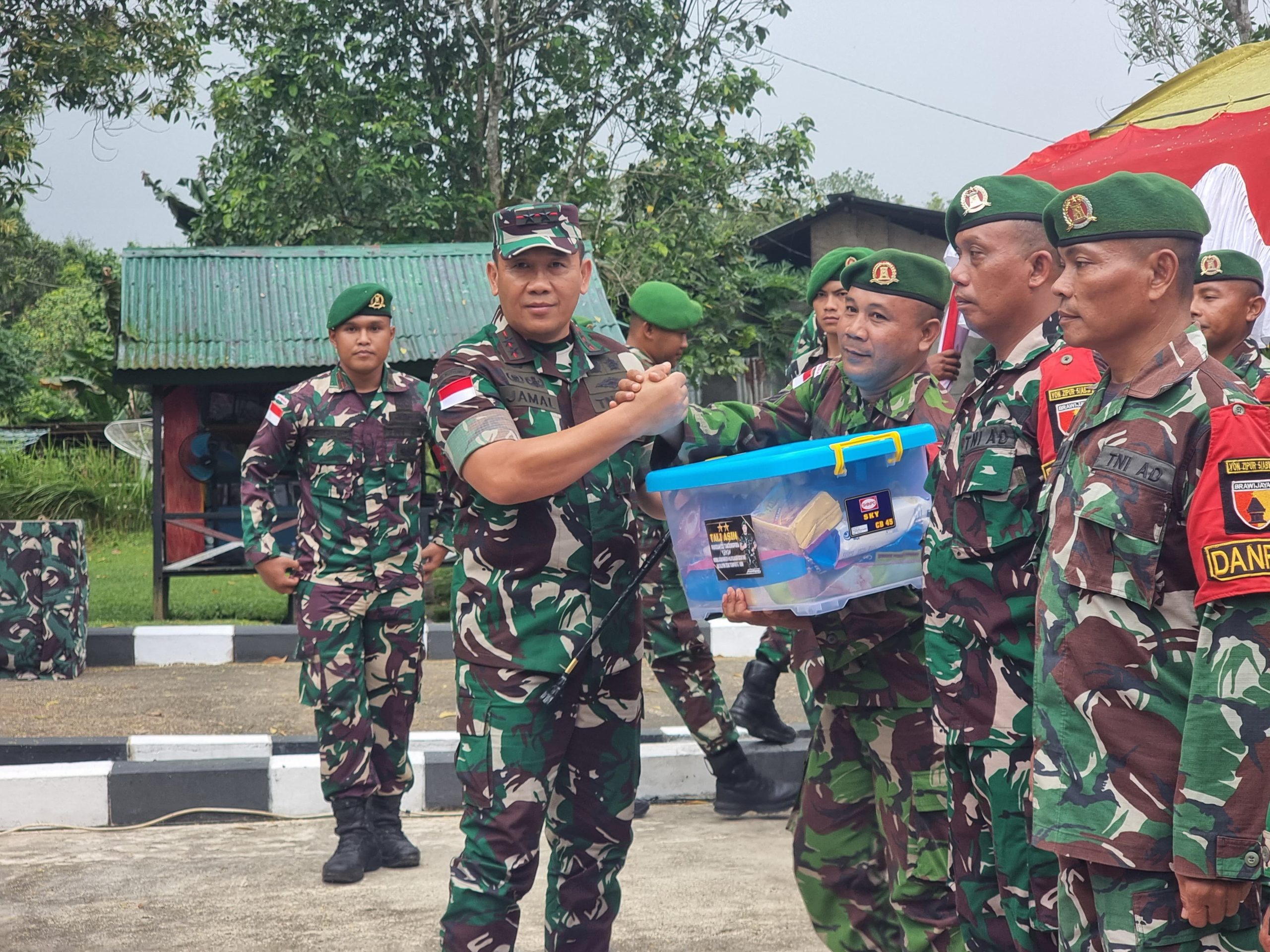 Pangdam XII/Tpr Kunjungi Satgas Pamtas RI-MLY Yonzipur 5/ABW