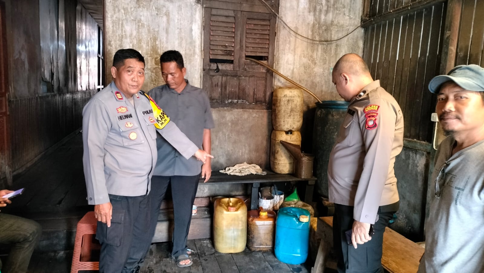 Pastikan BBM Tersalurkan Tepat Sasaran, Polsek Matan Hilir Selatan Pantau Distribusi BBM di SPBN Desa Pesaguan Kiri