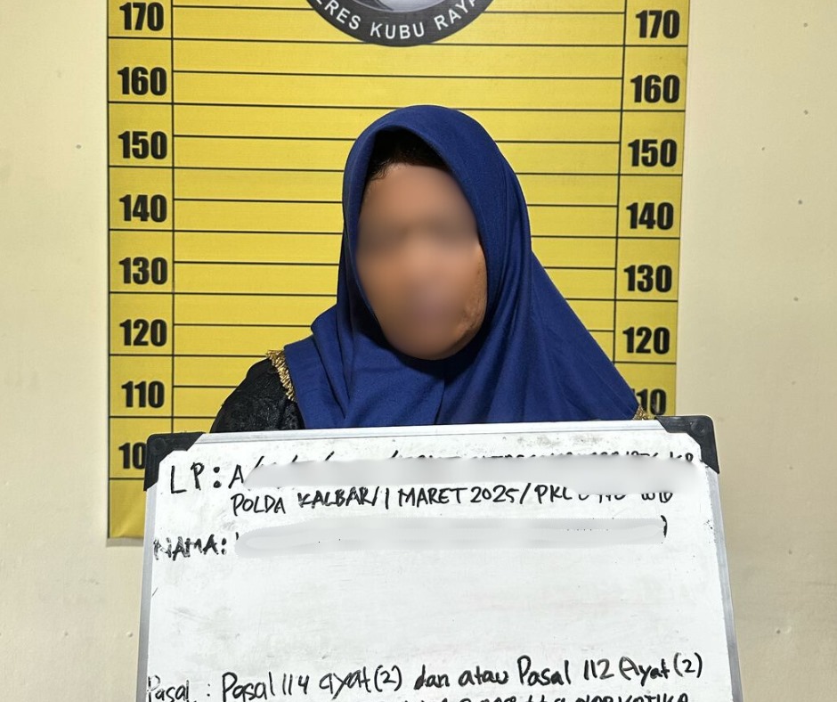 Sabu 1 Kg Diselundupkan dalam Sandal Wedges, Dua Kurir Wanita Ditangkap di Bandara Supadio