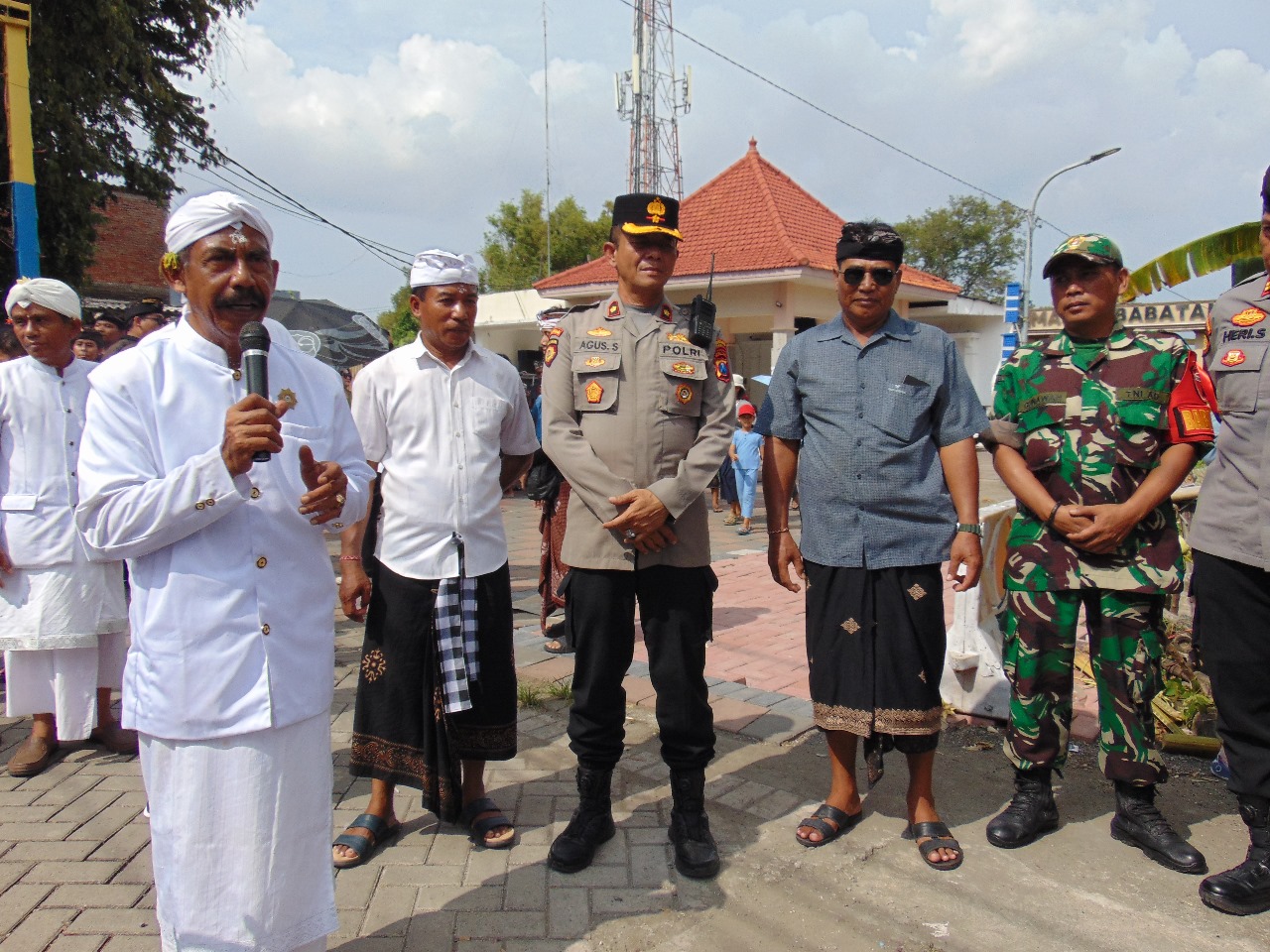 Pawai Ogoh – Ogoh di Pure Tirta Empul Babatan Gang 03 Wiyung Surabaya
