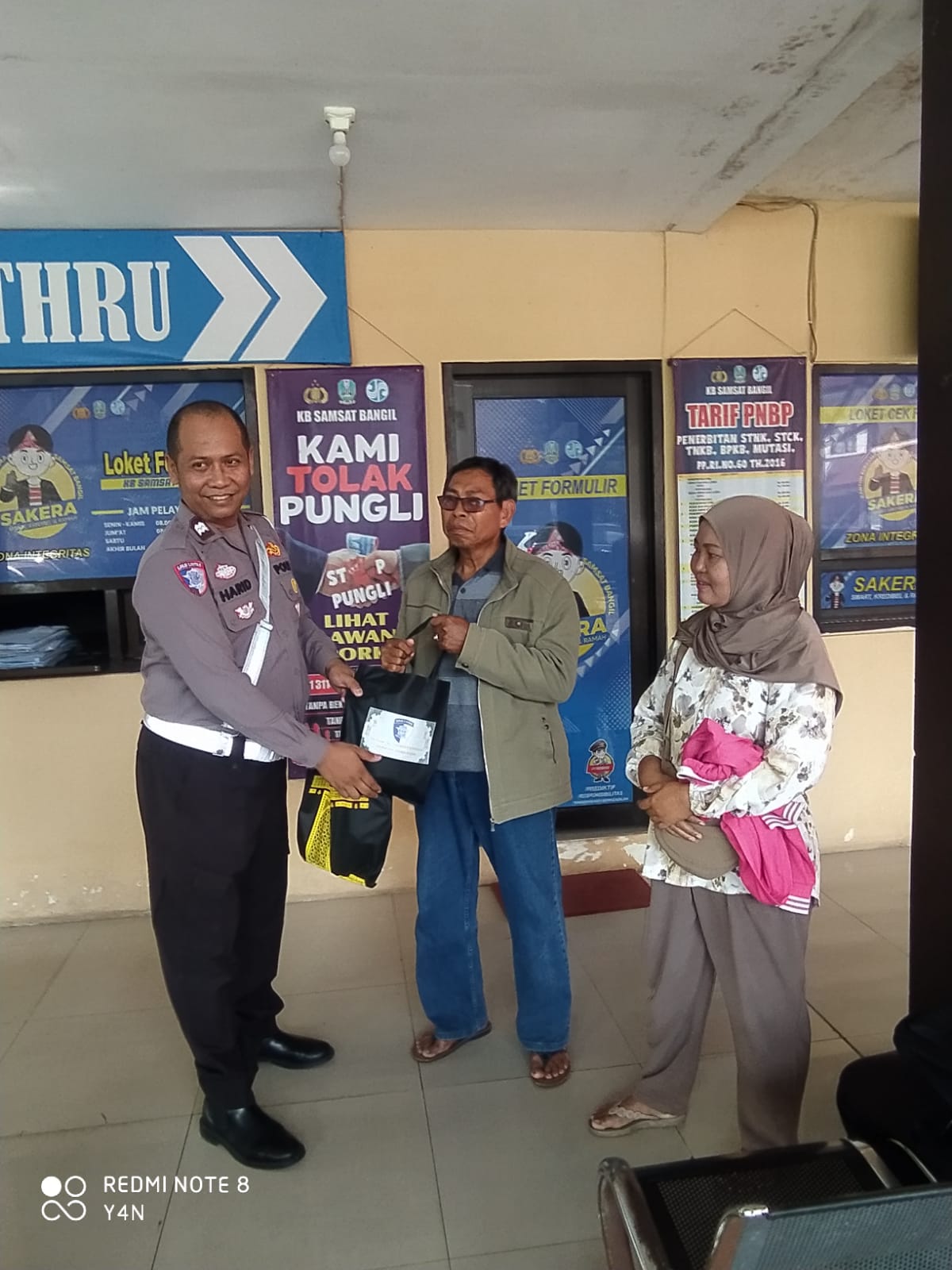 Indahnya Berbagi Di Bulan Suci Ramadan Satlantas Polres Pasuruan Bagikan Sembako Kepada Masyarakat.