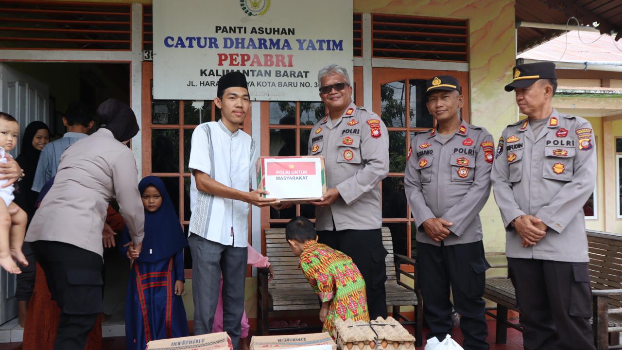 Polresta Pontianak Salurkan Bansos ke Panti Asuhan Catur Dharma Pepabri di Bulan Suci Ramadhan 1446 H