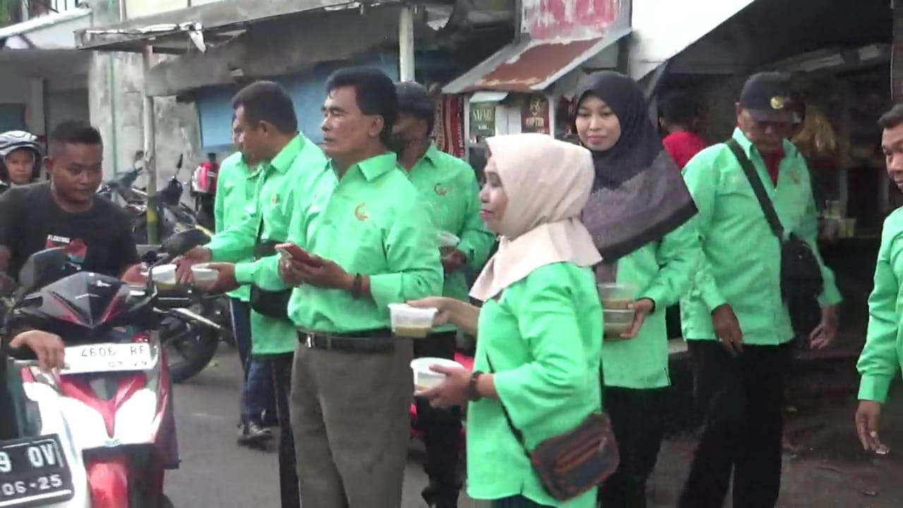 Pembagian Takjil Gratis Sekaligus Seragam Baru Dan Sembako Kepada Anggota F Wamimpro