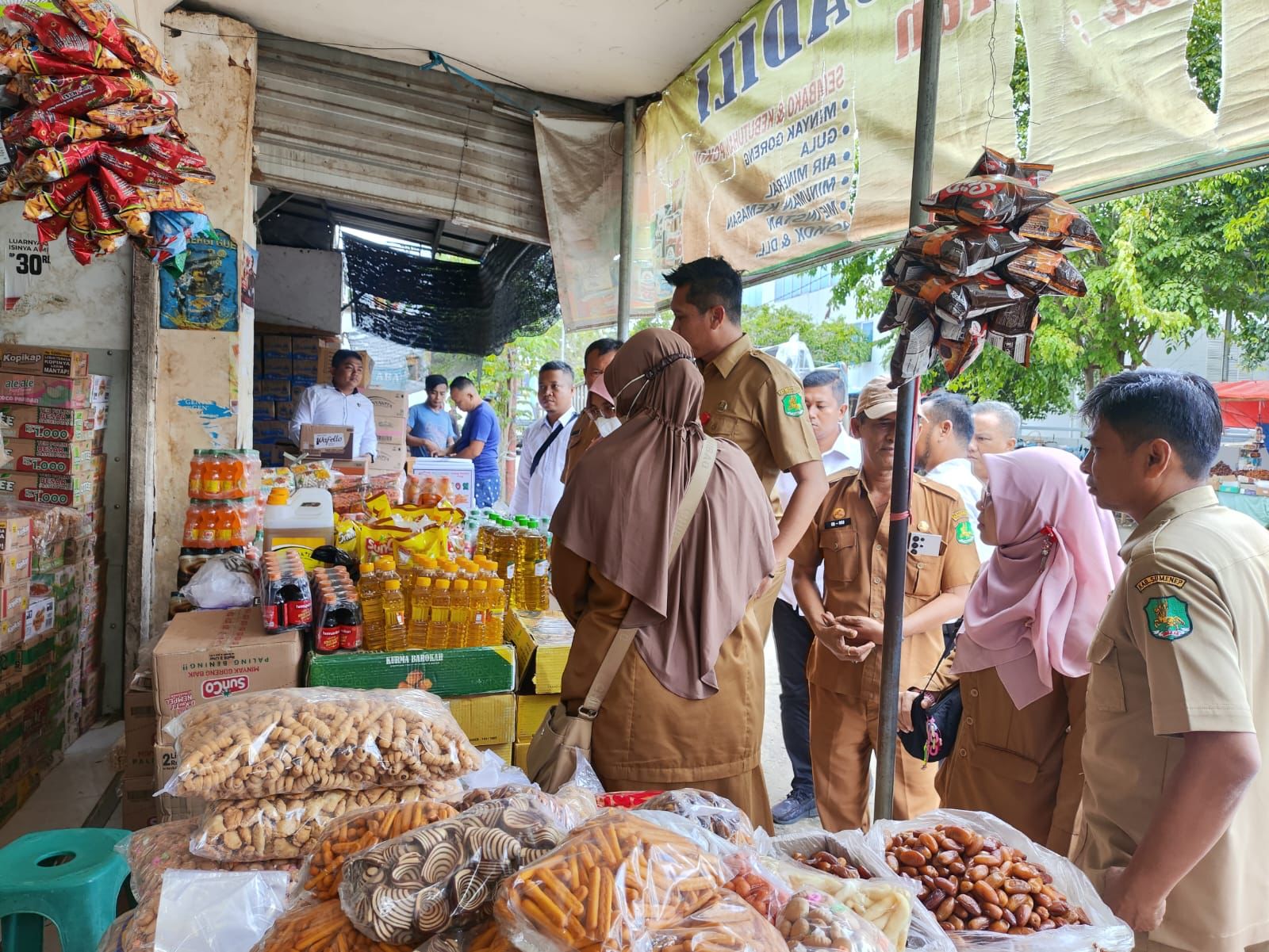 Pengecekan peredaran Minyak Kita di Pasar Anom Sumenep, Tim Satgas Pangan tidak Menemukan Indikasi Pemalsuan