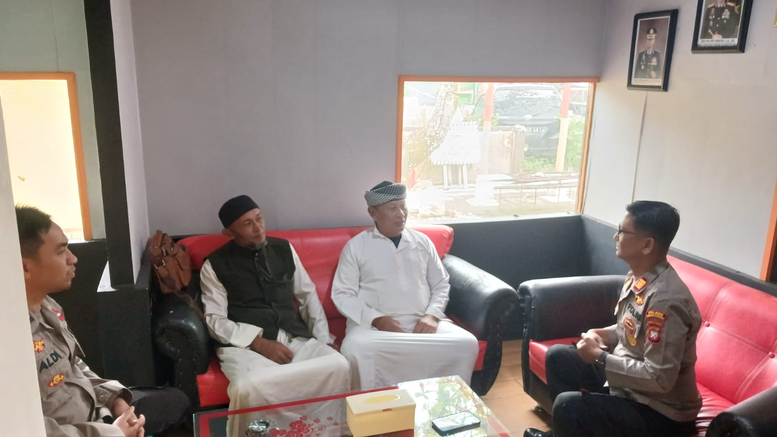 Wujudkan Kerukunan, Kapolsek Sungai Raya Jalin Silaturahmi dengan Tokoh Agama