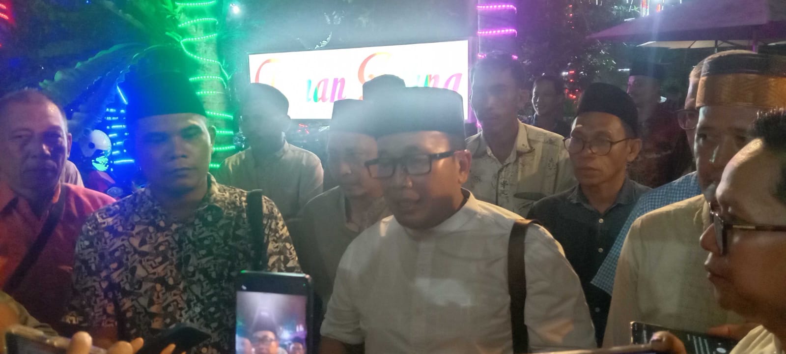 Adanya Intimidasi Kepada Kepala Desa Bupati Sujiwo ,Minta Laporkan Kepadanya.