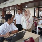 Fasilitasi Try Out CAT bagi Ratusan Tenaga Non ASN, Ning Ita: Semoga Nilainya Bagus Saat Seleksi