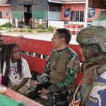 Satgas Yonif 500/Sikatan Gelar Komsos Humanis Bersama Tokoh Gereja di Pos Mamba, Intan Jaya