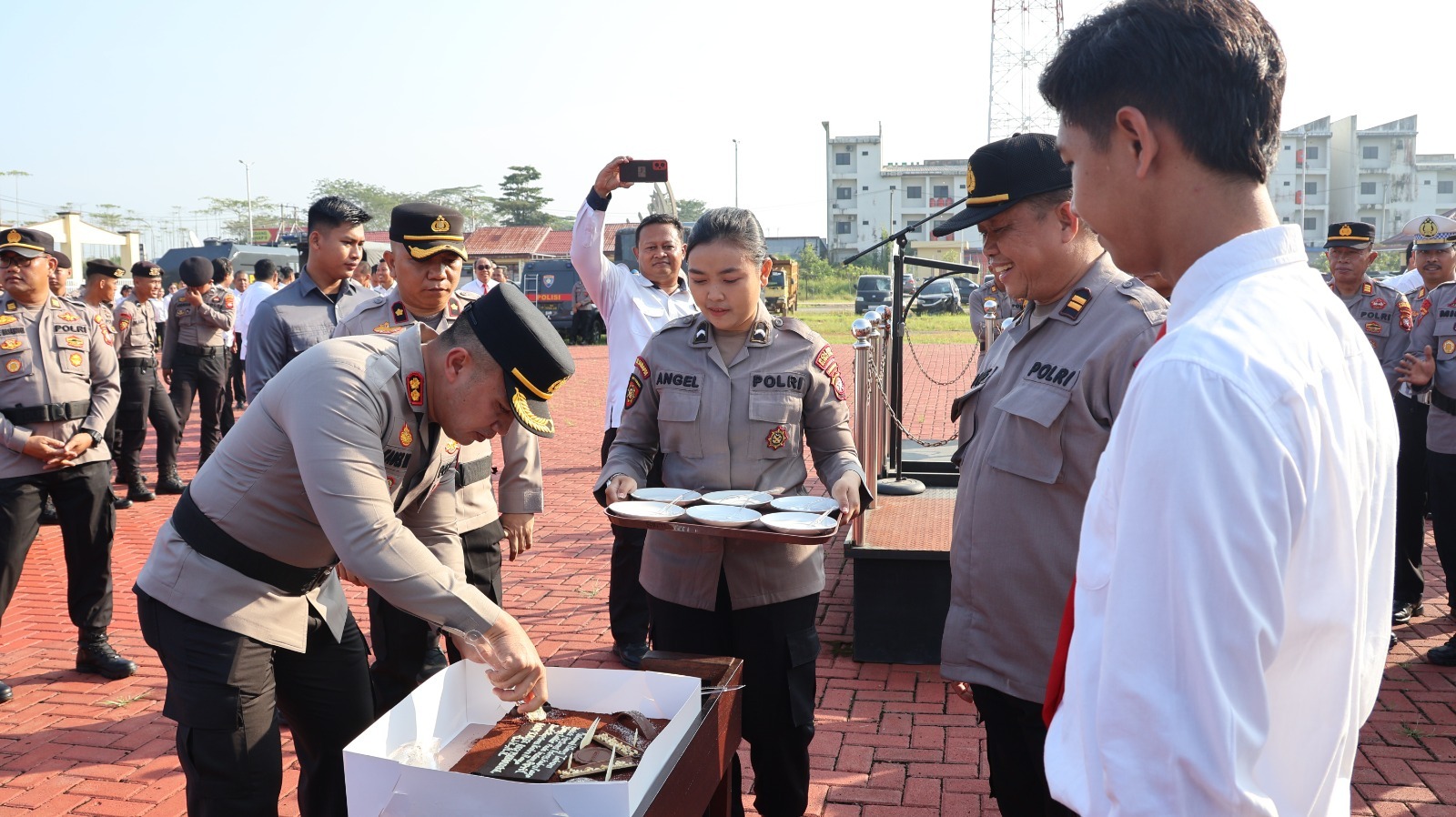 AKP Marwoto Terima Kenaikan Pangkat Pengabdian di Akhir Tugas