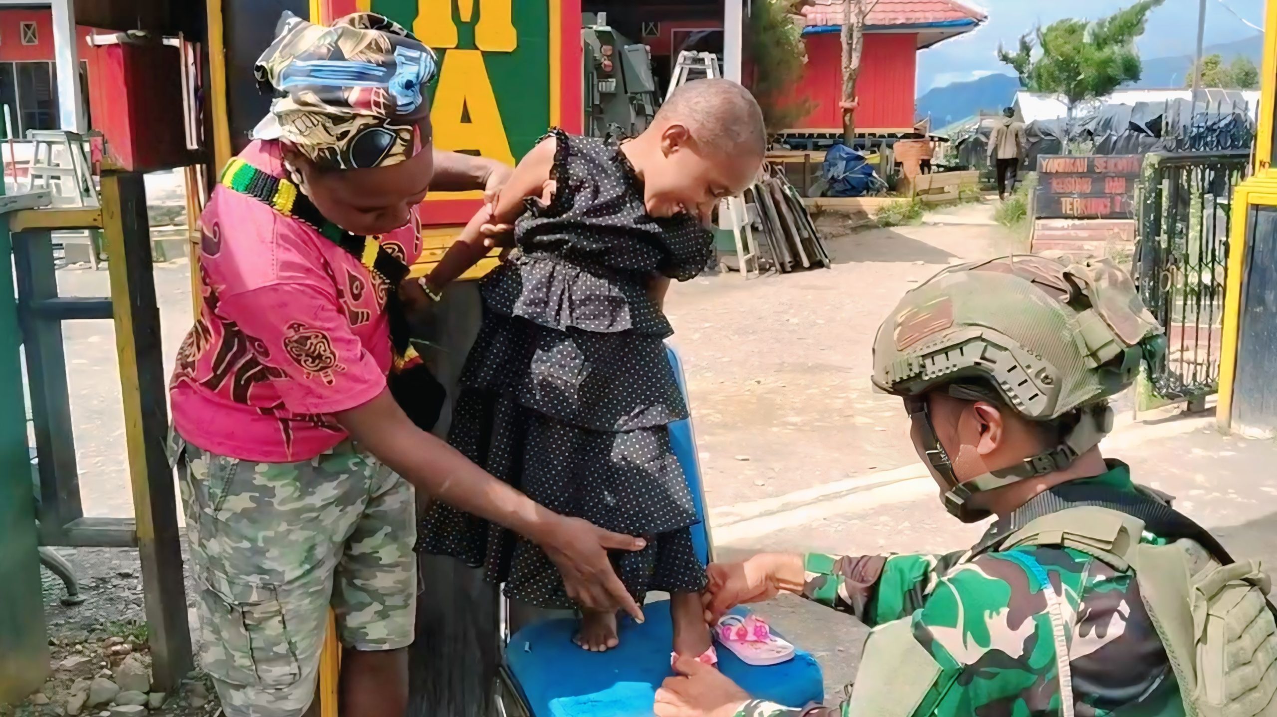 TNI dan Masyarakat Papua Bahu Membahu untuk Damai dan Sejahtera: Komsos Satgas Yonif 500/Sikatan di Intan Jaya