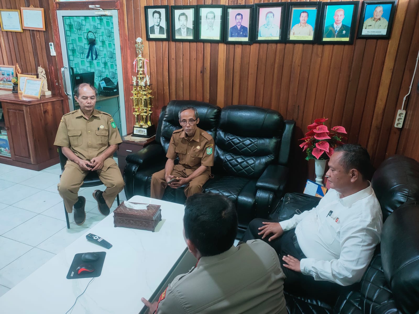 Bersinergi Membahas Bahaya Narkoba Kasat Binmas dan Kasat Narkoba Polres Ketapang Sambangi SMAN 03 Ketapang