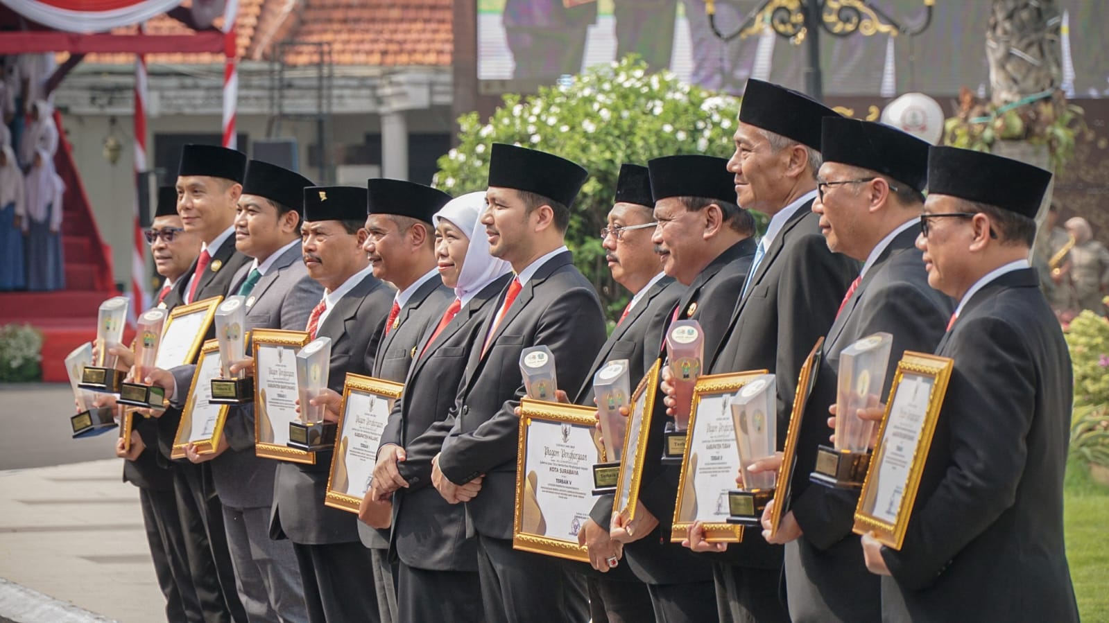 Mudahkan Akses JDIH untuk Masyarakat, Pemkab Gresik Raih Penghargaan Pengelola JDIH Terbaik II se-Jawa Timur