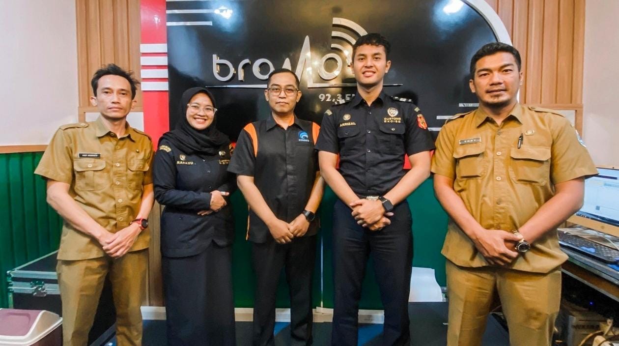 Bea Cukai Probolinggo Gaungkan Edukasi Lewat Podcast Bersama Bromo FM, Tekankan Bahaya Rokok Ilegal