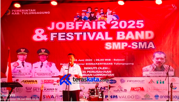 Sekda Tri Hariadi Buka Job Fair 2025 di Kantor Disnakertrans Tulungagung