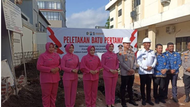 Kapolres Tulungagung bersama Bupati Letakkan Batu Pertama Pembangunan Gedung Tahtya Dharaka