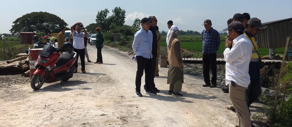 Kepala Dinas Pekerjaaan Umum Dan Tata Ruang Gresik Dhiannita Tri astuti melakukan sidak bersama anggota DPRD