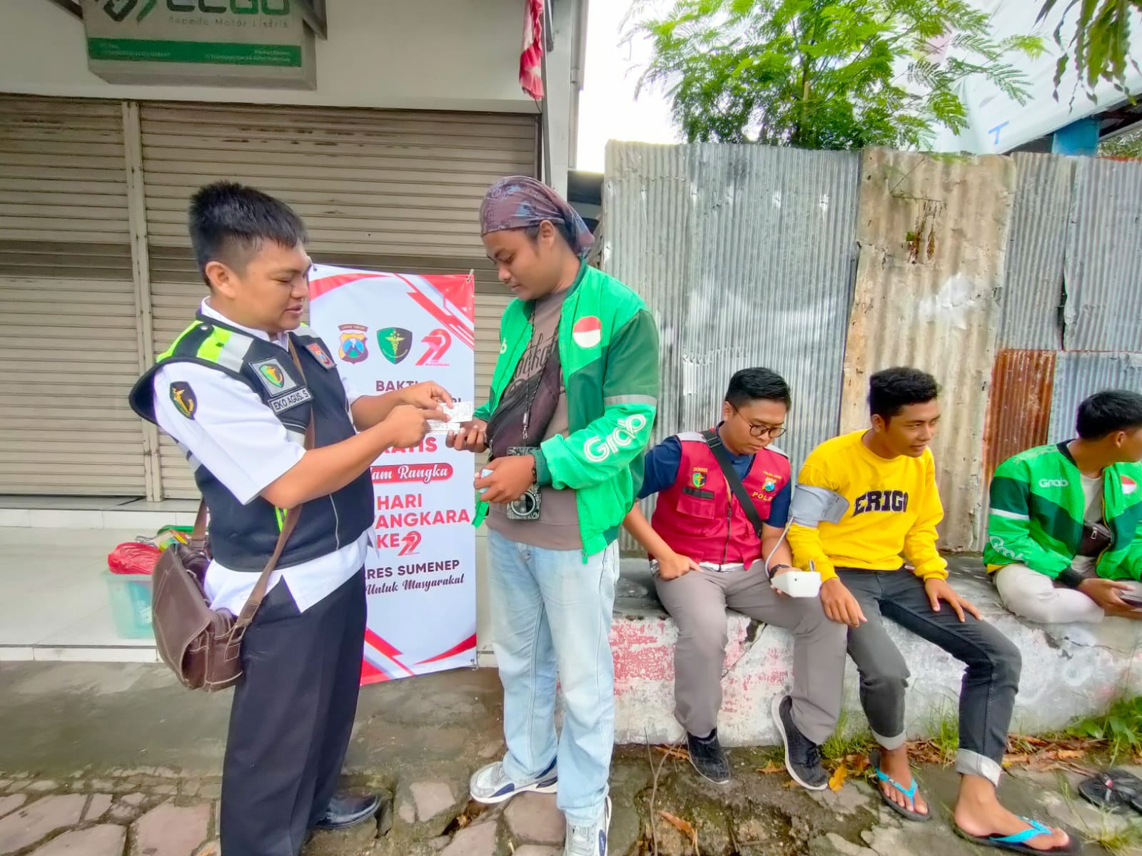 Momen Indah Polres Sumenep Gelar Bhakti Kesehatan untuk Warga