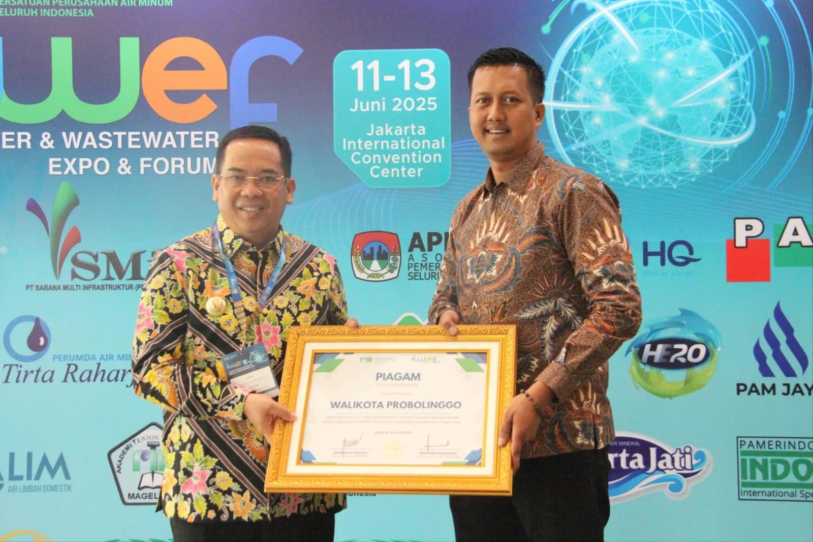 dr. Aminuddin Raih Penghargaan Kepala Daerah Inovatif Bidang Pembiayaan Sektor Air Minum