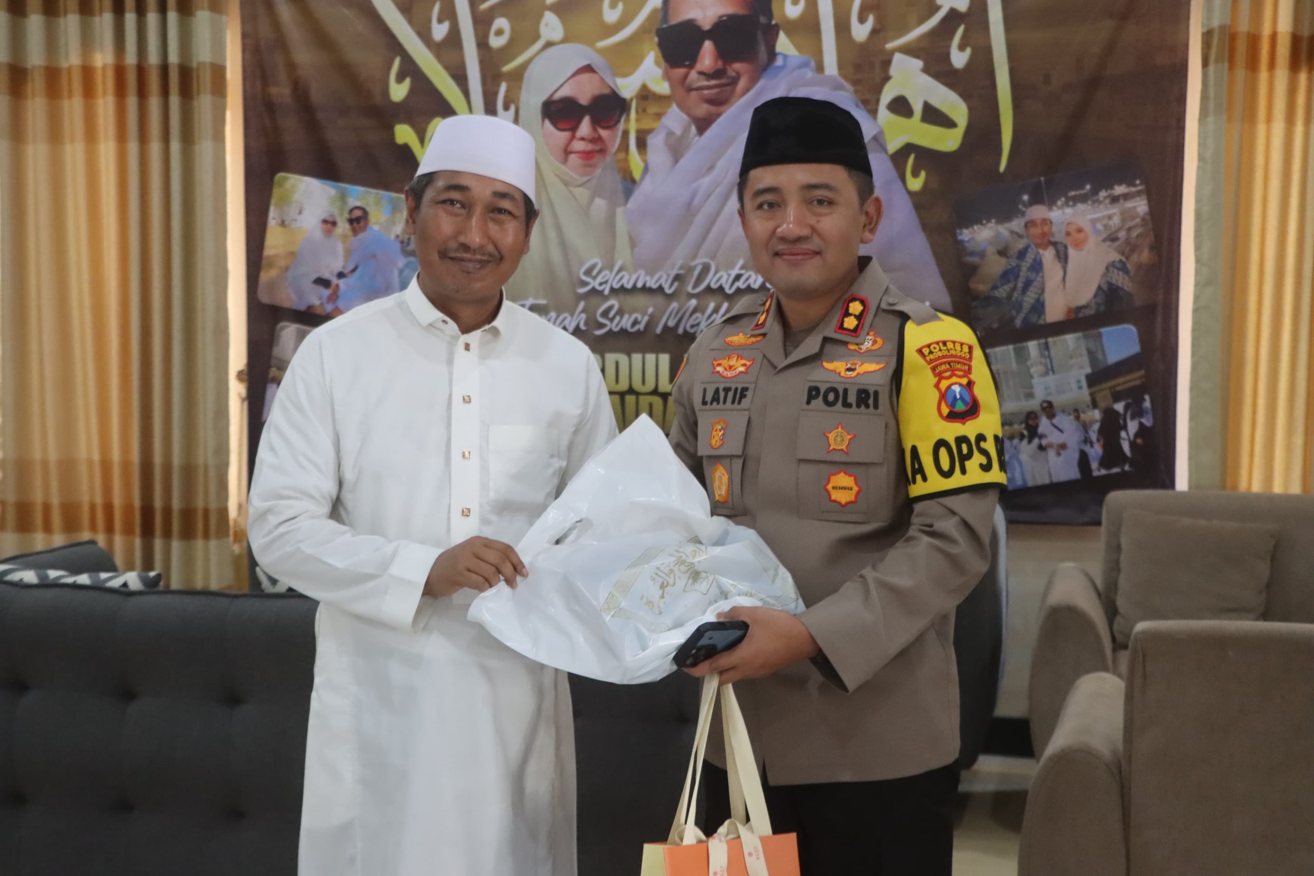 Awali Tugas, Kapolres Probolinggo Silaturahmi ke KH. Abdul Hadi Noer di Ponpes Nurul Qodim Paiton