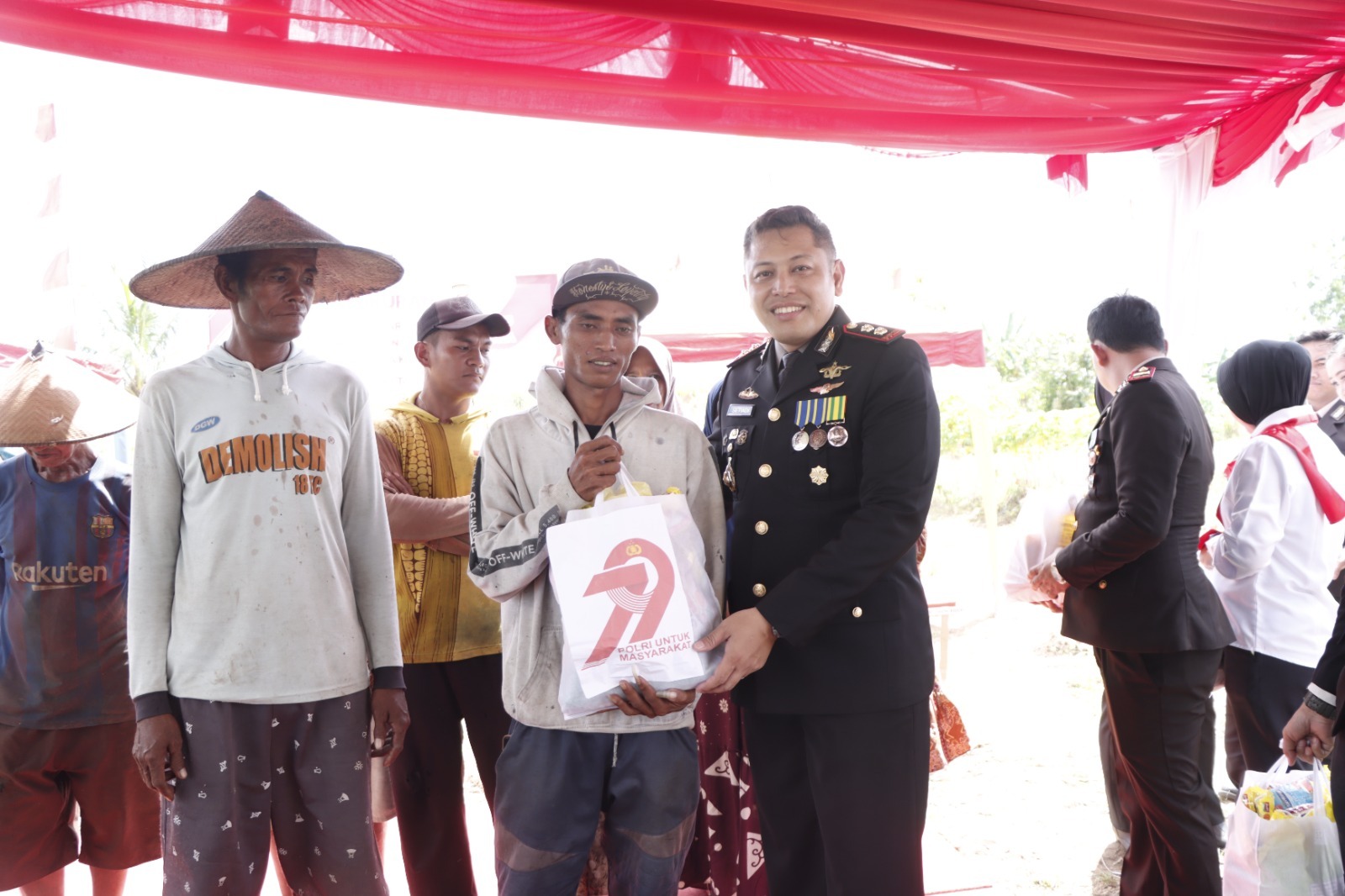 Ajak Petani, Nelayan, Buruh, Petugas Kebersihan, Santri, Mahasiswa Dan Awak Media, Polres Ketapang Gelar Syukuran Hari Bhayangkara Ke-79