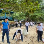 Wujudkan Laut Bersih, Prajurit Lantamal IV Laksanakan Pembersihan Pesisir Pantai