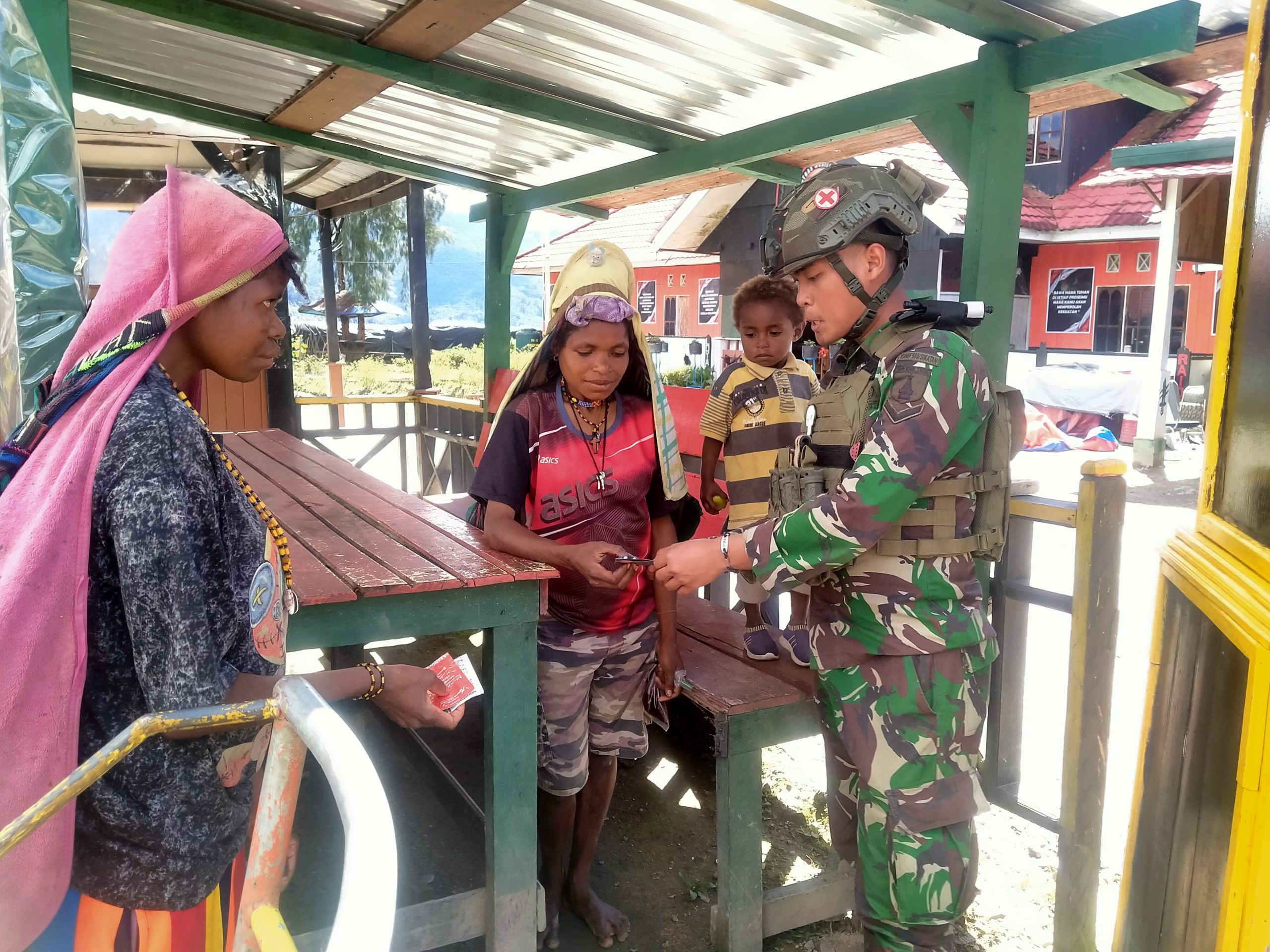 Satgas Yonif 500/Sikatan Kembali Tunjukkan Kepedulian, Berikan Pelayanan Kesehatan untuk Warga Mamba