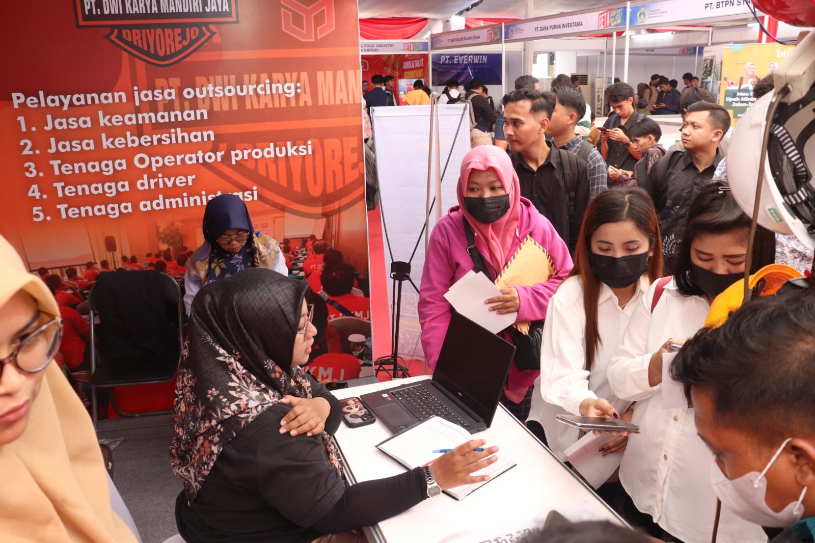 Pastikan Pemerataan Kesempatan Kerja, Bupati Fandi Akhmad Yani Buka Gresik Job Fair 2025