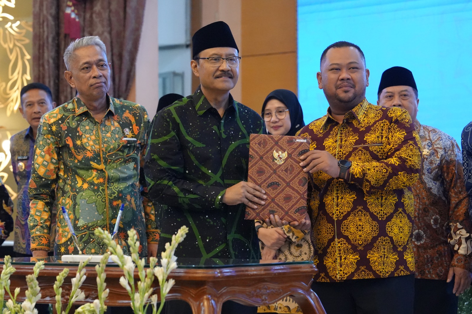 BUPATI GRESIK TEKEN PERJANJIAN PINJAM PAKAI ASET DENGAN KEMENSOS