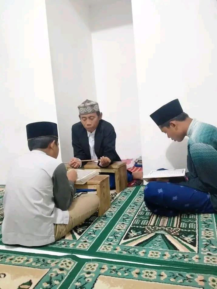 Kasus Foto Mesra Diduga Mirip Ketua DPRD Kabupaten Lumajang Terus Berlanjut, Kyai Durdi Penuhi Panggilan Polda Jatim