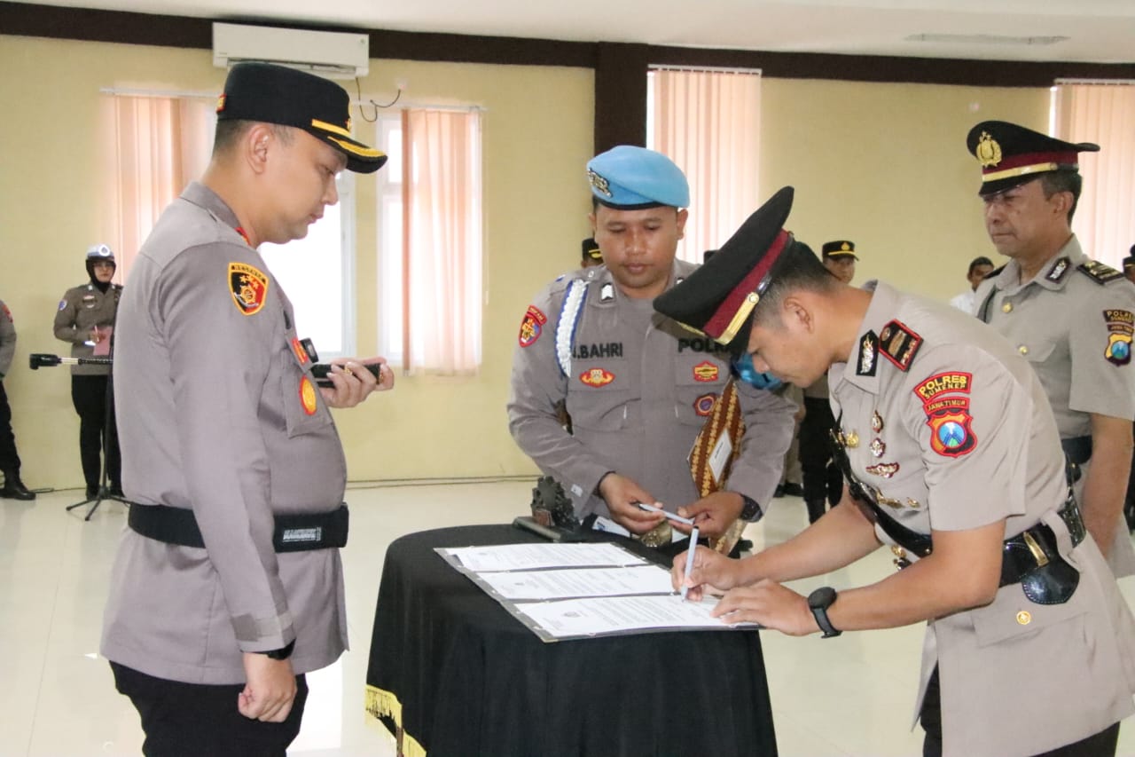 Foto: Upacara Sertijab Kapolsek Lenteng