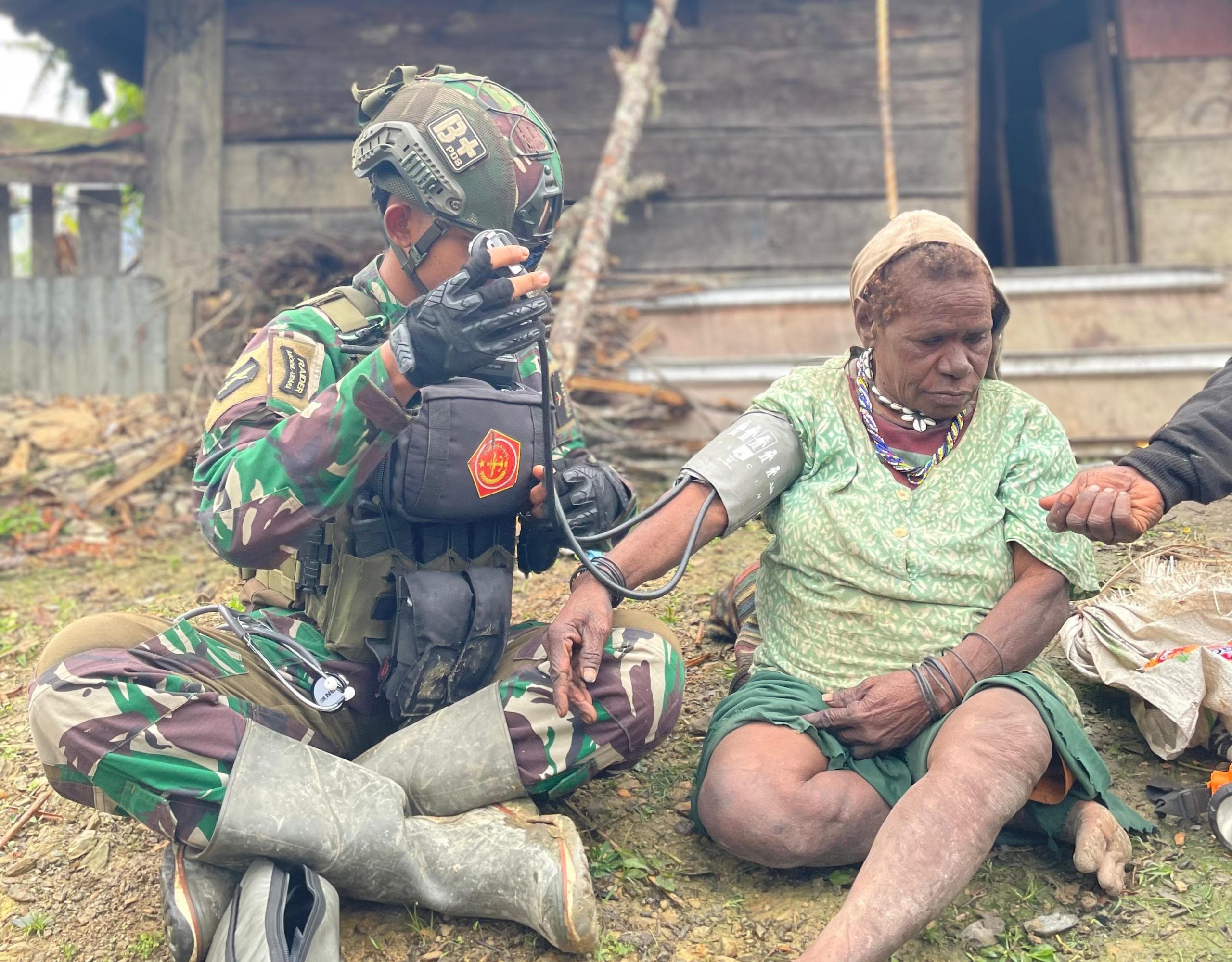 TNI Hadir Membawa Kepedulian: Satgas Yonif 500/Sikatan Gelar Pelayanan Kesehatan untuk Mama-Mama Papua di Kampung Holomama