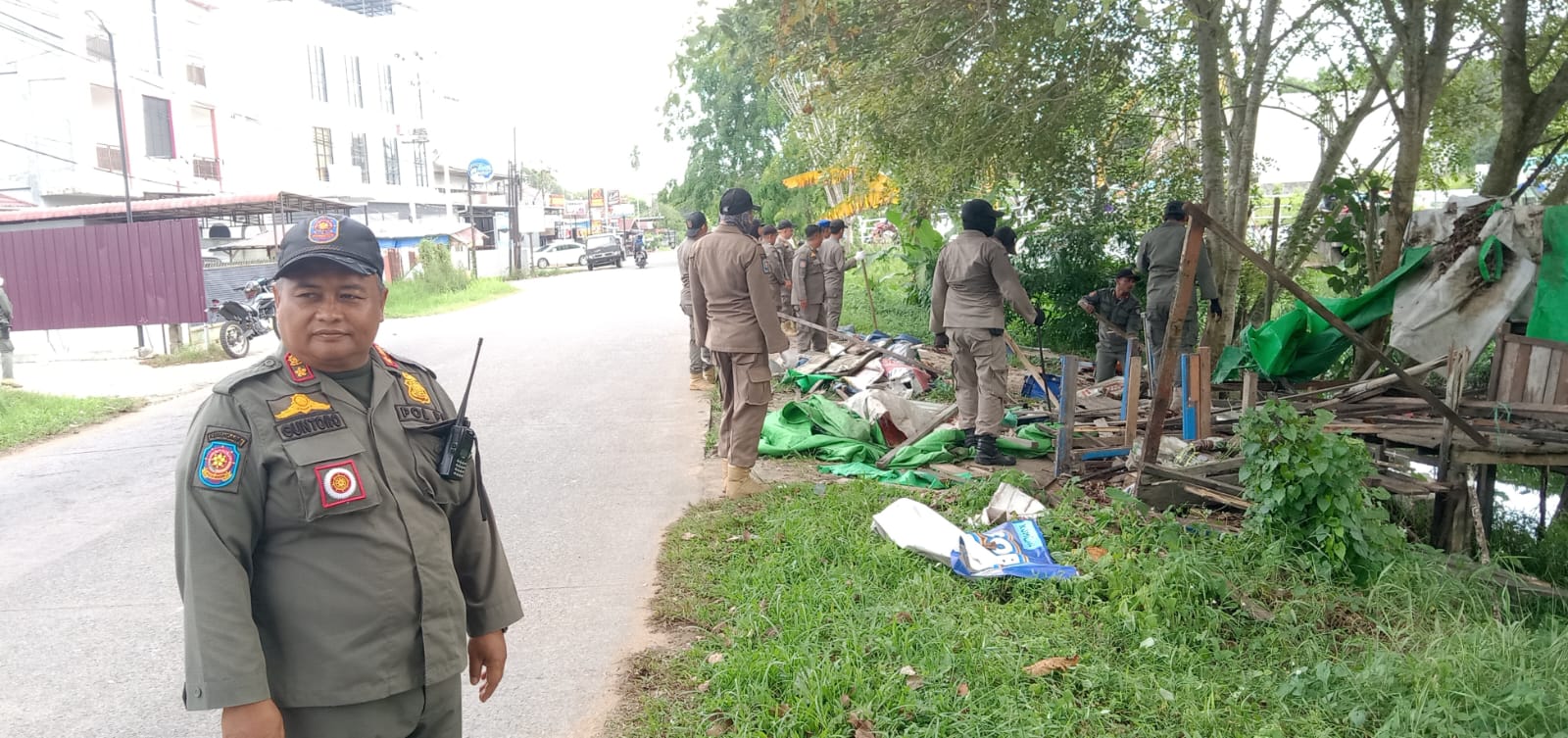 Sinergi Gerakan Edukasi Terpadu Satpol PP Terapkan Penertiban Bangunan Tetap Dan Mobael