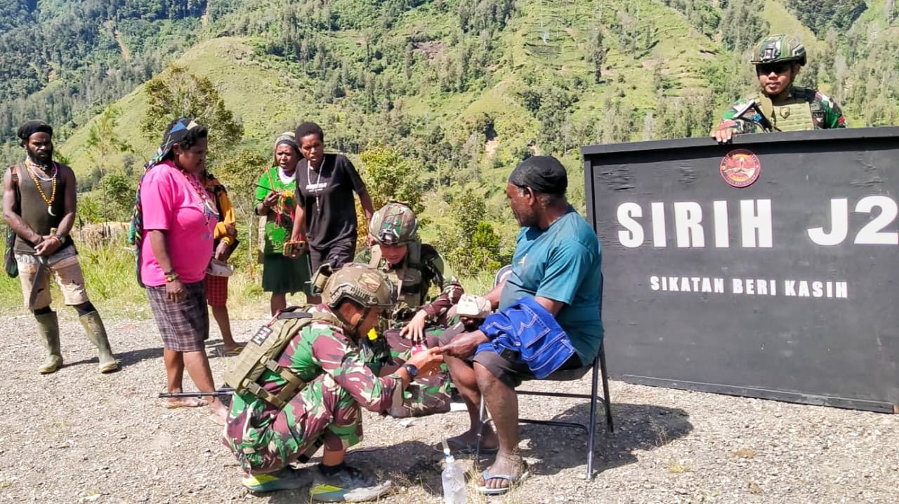 Satgas Yonif 500/Sikatan Tebar Kasih di Tanah Papua Lewat Program SIRIH”