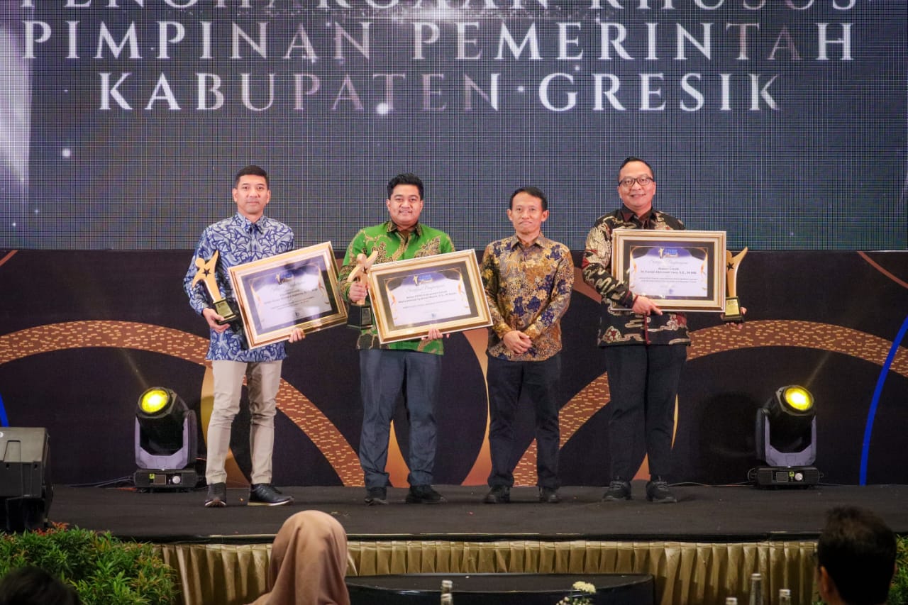 Bupati Gresik Raih Penghargaan Radar Surabaya Award 2025 atas Komitmen terhadap Layanan Inklusif untuk ABK