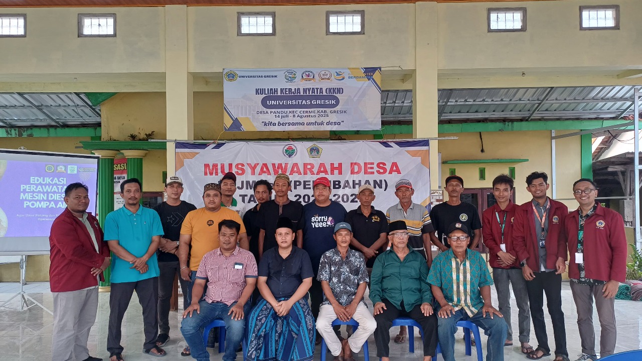 MAHASISWA KKN UNIVERSITAS GRESIK 2025 GELAR PENYULUHAN PERAWATAN MESIN PERTANIAN UNTUK WARGA DESA PANDU
