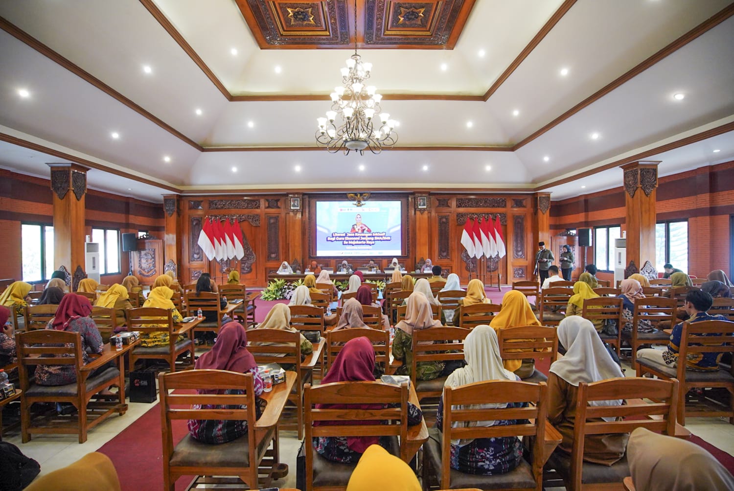 Literasi Jasa Keuangan Inklusif, Wali Kota Mojokerto Dorong Guru Ekonomi jadi Penggerak Literasi di Sekolah