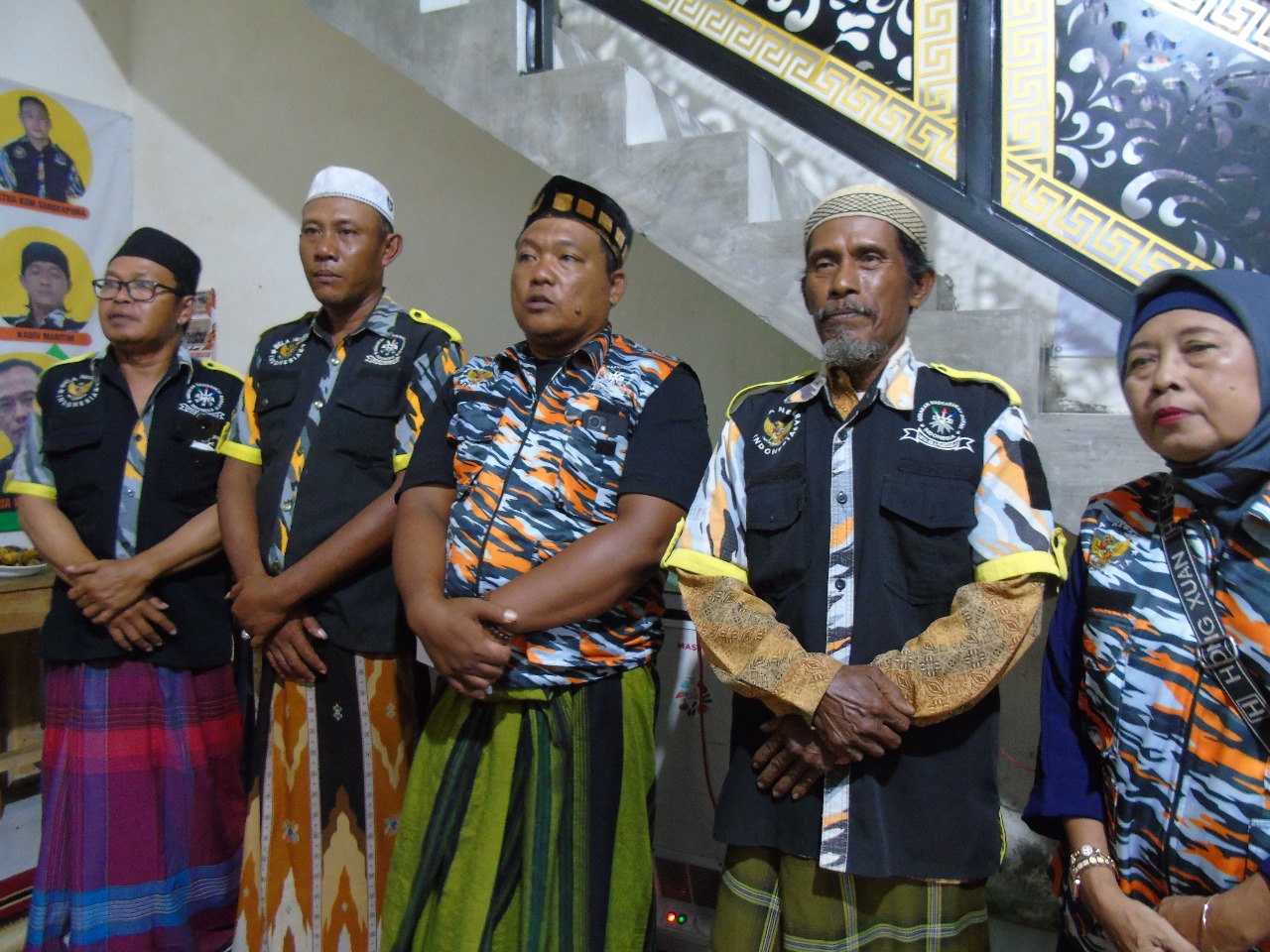 LSM Gerakan Masyarakat Bawah Indonesia (GMBI) Distrik Gresik hari ini menggelar santunan bagi anak yatim dan kaum duafa