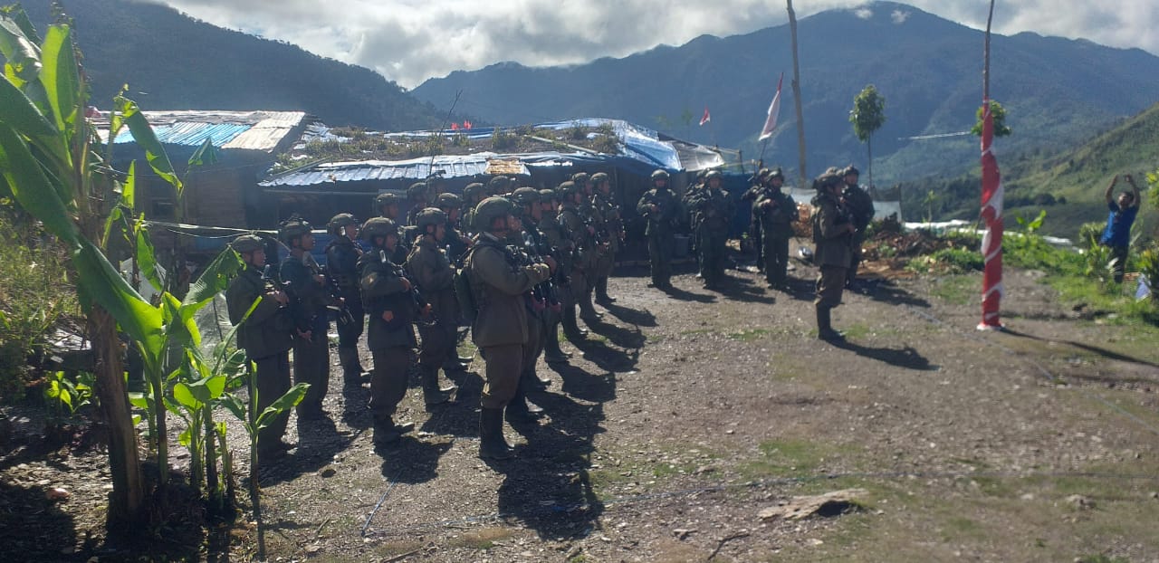 Satgas Pamtas RI-PNG Yonif 500/Sikatan Gelar Upacara HUT ke-80 RI di Pedalaman Papua