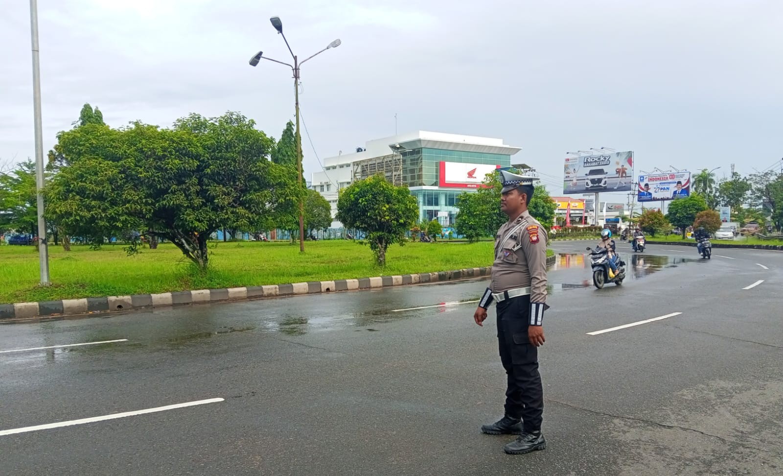 Hati-Hati di Jalan, Polres Kubu Raya Himbau Pengendara Waspada Saat Hujan