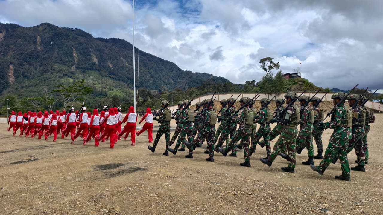Satgas Yonif 500/Sikatan Gelar Gladi Bersih HUT RI ke-80 di Intan Jaya, Bukti Semangat Persatuan di Tanah Papua