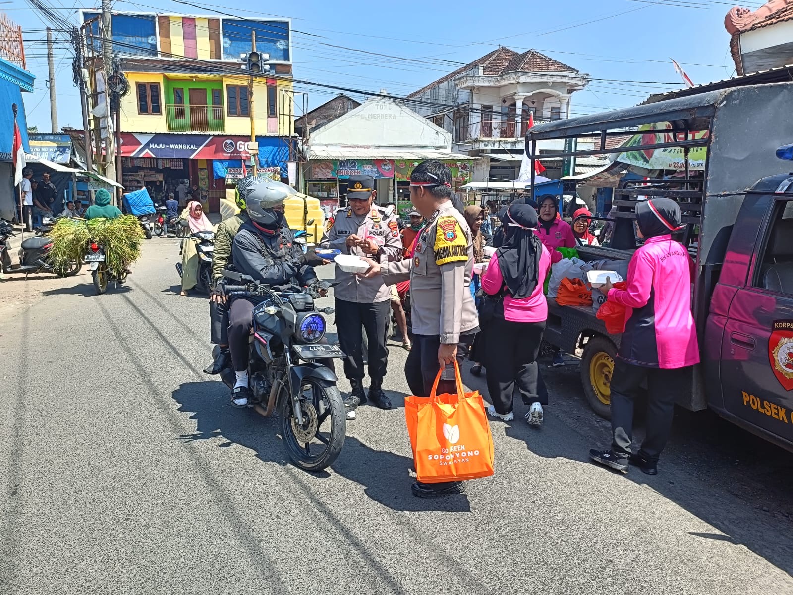 Jelang HUT RI ke-80, Polres Probolinggo Tebar Berkah dan Semangat Merah Putih untuk Masyarakat