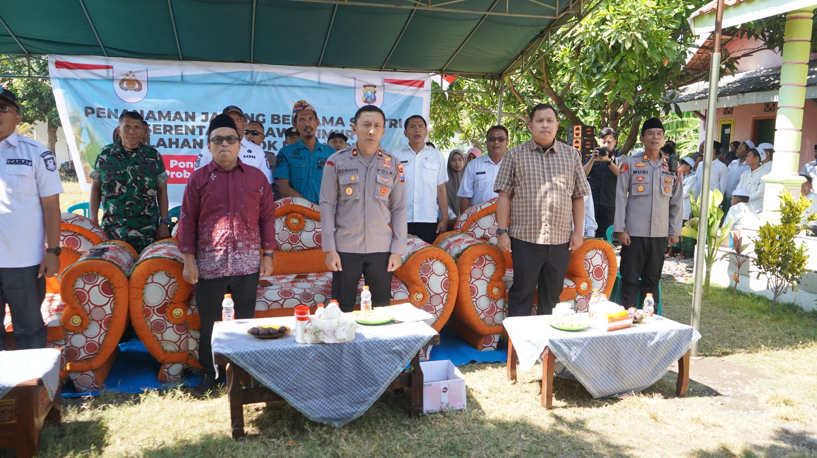 Dukung Ketahanan Pangan Nasional, Polres Probolinggo Kota Bersama Ponpes Tanjungsari Laksanakan Penanaman Jagung