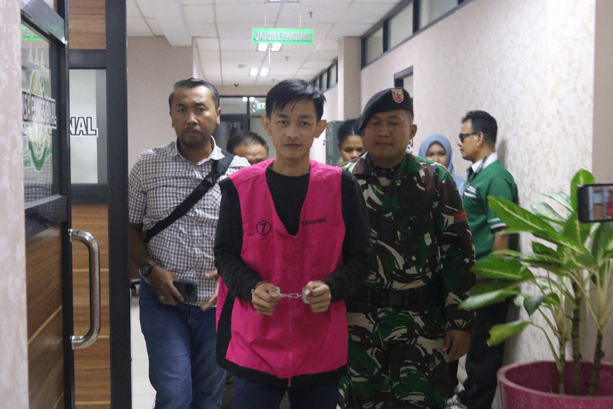 Kejati Lakukan Penahanan 1 (satu) Tersangka Kasus Pengadaan TanahBank Pemerintah