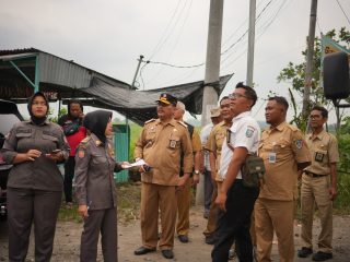 Pemkab Jombang Gelar Operasi Empati, Tertibkan Kabel FO yang Membahayakan Warga