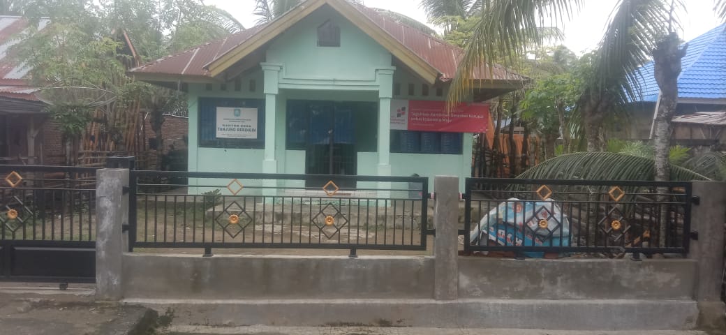 Pembangunan Pagar Balai Desa Tanjung Beringin Menggunakan Dana Desa ( DD)