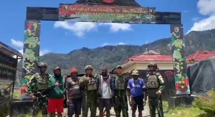 Satgas Yonif 500/Sikatan Jalin Kebersamaan dengan Tokoh Masyarakat Bulapa, Teguhkan Komitmen Jaga Keamanan dan Persatuan