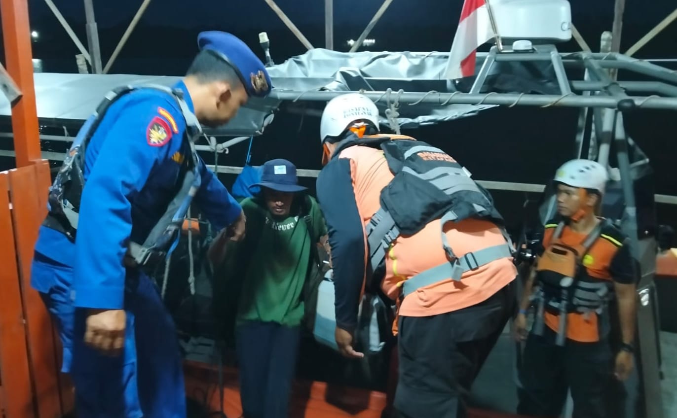 Respon Cepat, Sat Polairud Polres Ketapang dan Basarnas Evakuasi Nelayan Trouble Mesin di Perairan Laut Muara Pawan