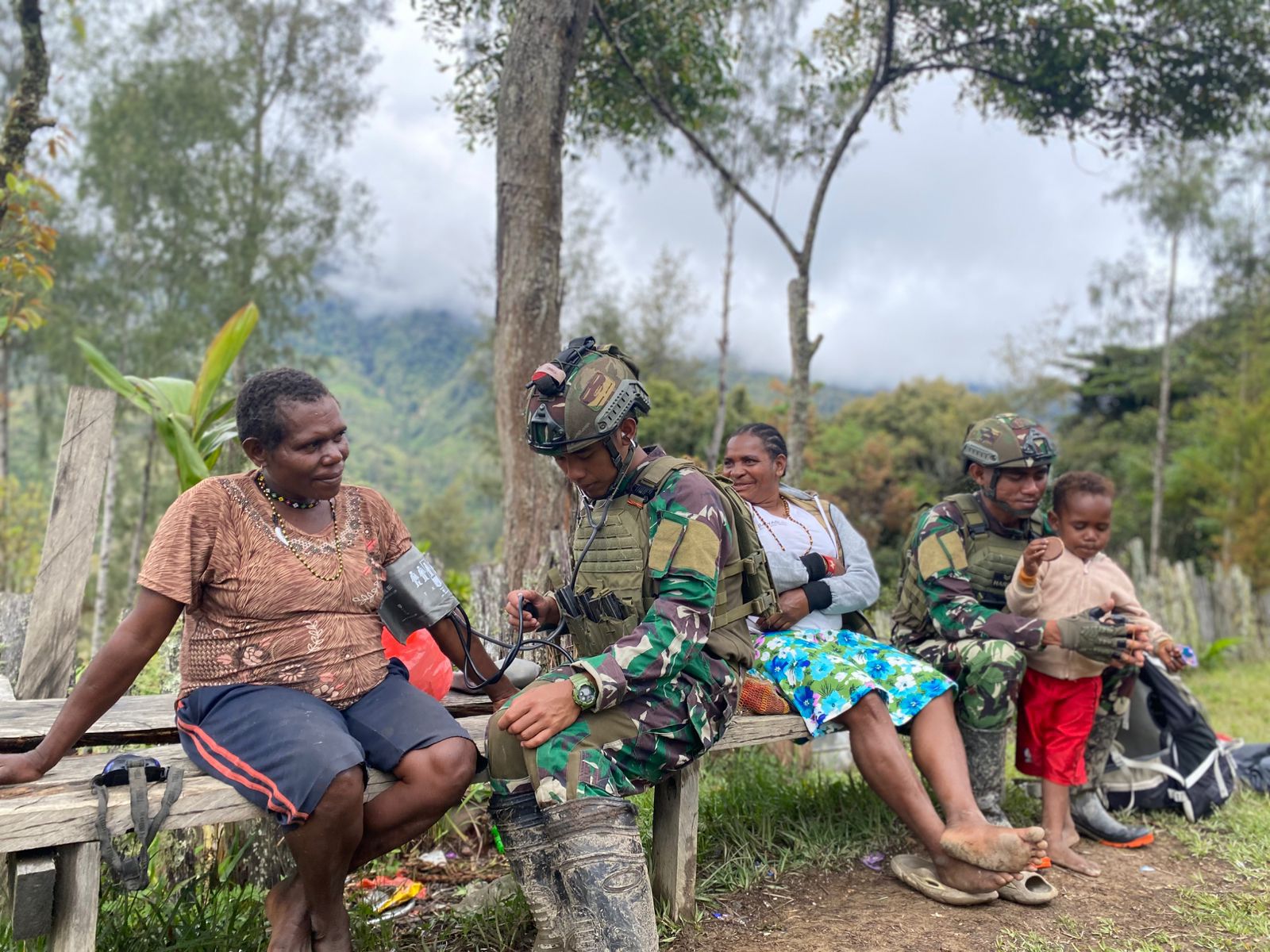 Satgas Yonif 500/Sikatan Gelar Pelayanan Kesehatan Gratis di Kp. Holomama, Wujud Kepedulian untuk Masyarakat Intan Jaya